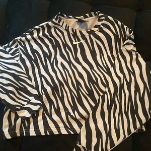Women’s over sized crop Nike shirt